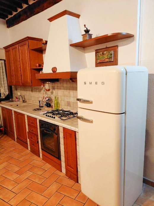 Cucina con forno e piano cottura