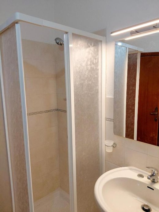 Bagno con box doccia