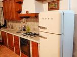 Cucina con forno e piano cottura