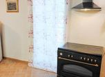 Cucina con forno e cappa