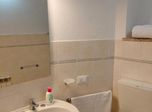Bagno con lavabo e WC